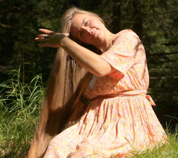 VIDEO - Magical hair brushing
