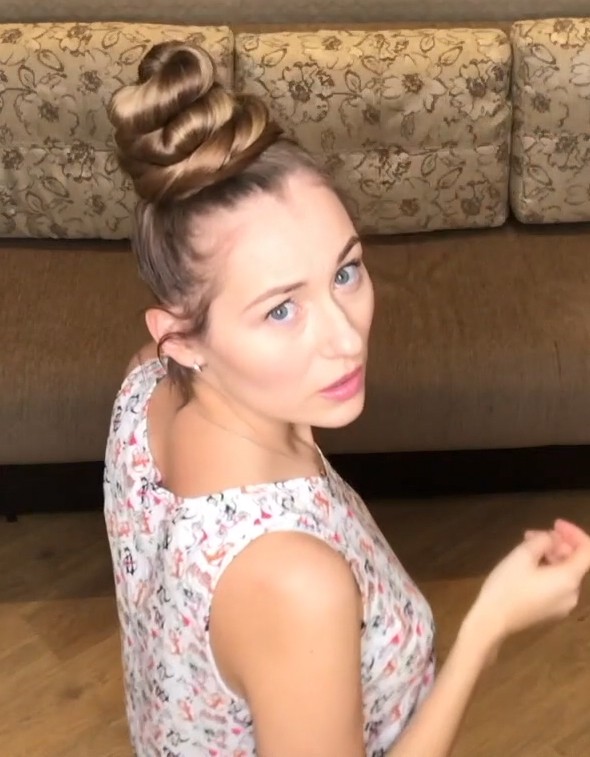 VIDEO - Katerina&#x27;s high ponytail