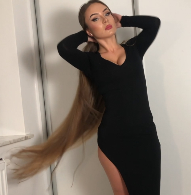 VIDEO - Super elegant ponytail display