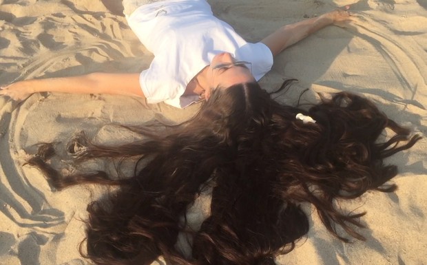 VIDEO - Mila´s hair play at the beach