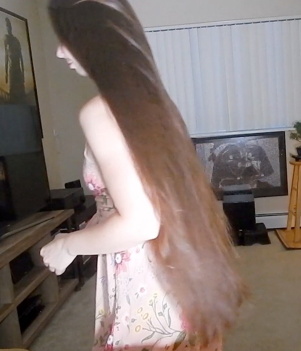 VIDEO - Super silky long hair play and dance