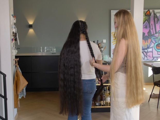 VIDEO - Two very impressive manes