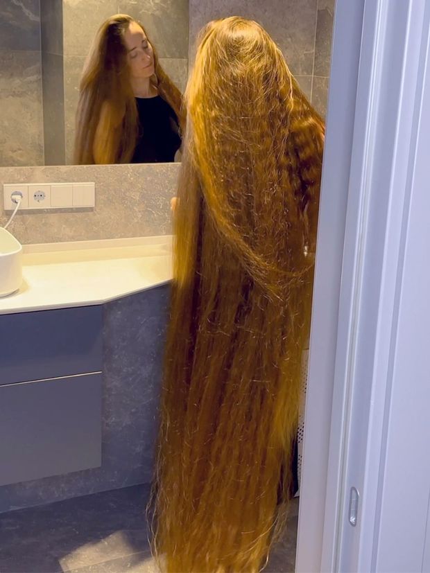 VIDEO - Enormous hair deluxe