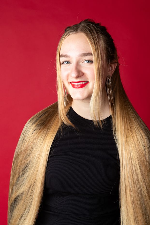 PHOTO SET - One big ponytail photoshoot