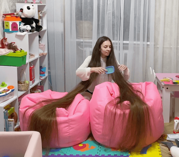 VIDEO - Endless fun with endless hair