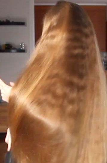 VIDEO - Rakel&#x27;s table hair play