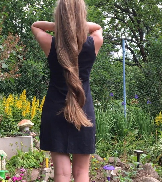 VIDEO - Katarina in her garden