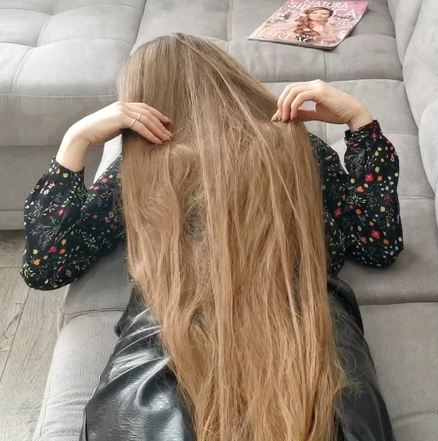 VIDEO - Using floor length hair as a blanket