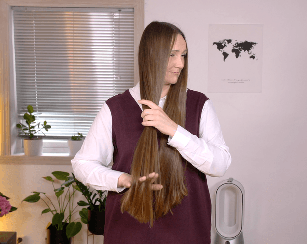 VIDEO - Veronica&#x27;s hair oiling