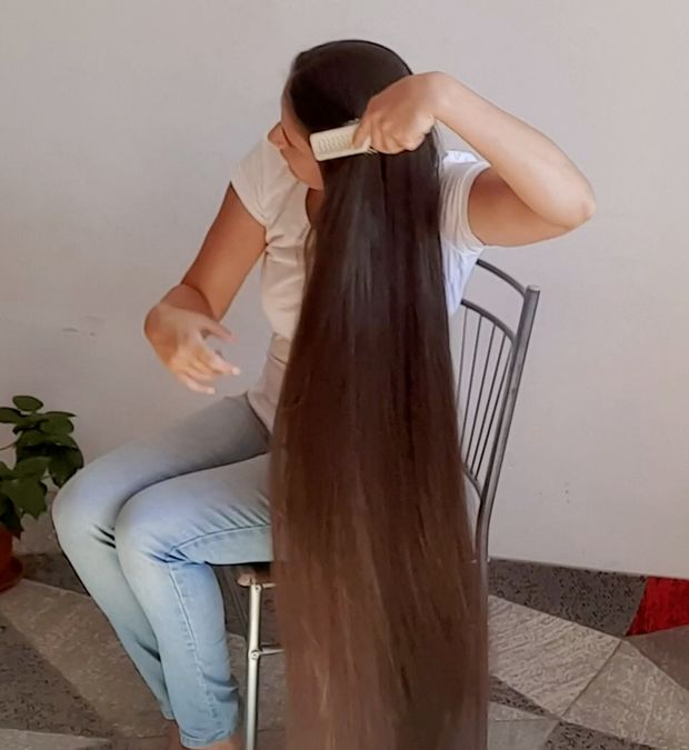 VIDEO - Parting, brushing and hairstyles
