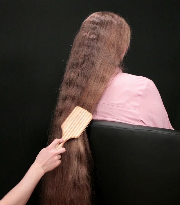 VIDEO - The hair brushing assistant