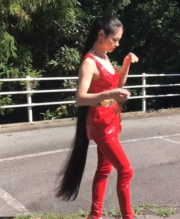 VIDEO - Very long black hair and a red suit