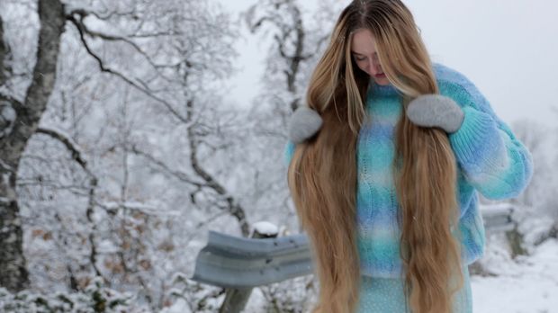 VIDEO - Rapunzel&#x27;s winter walk 2