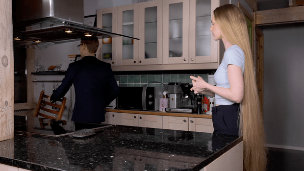 VIDEO - A Rapunzel&#x27;s photoshoot in the kitchen BTS