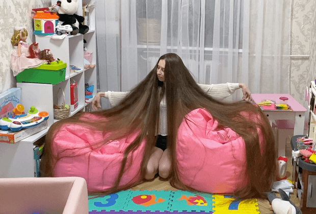 VIDEO - Endless fun with endless hair