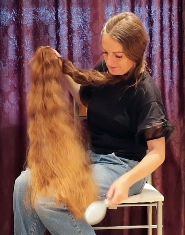 VIDEO - From a massive braid to a very massive mane