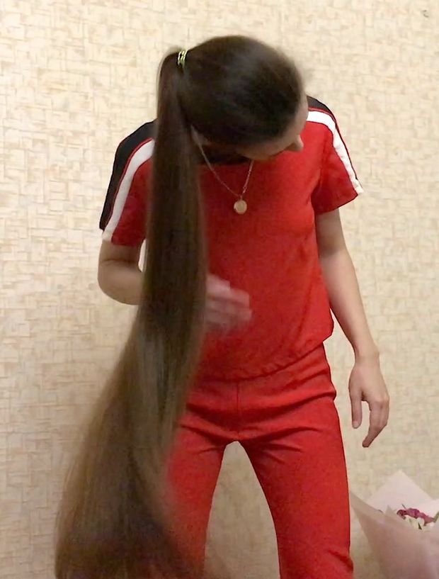 VIDEO - Elmira&#x27;s folded hair