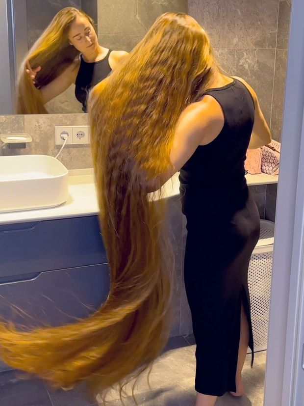 VIDEO - Enormous hair deluxe