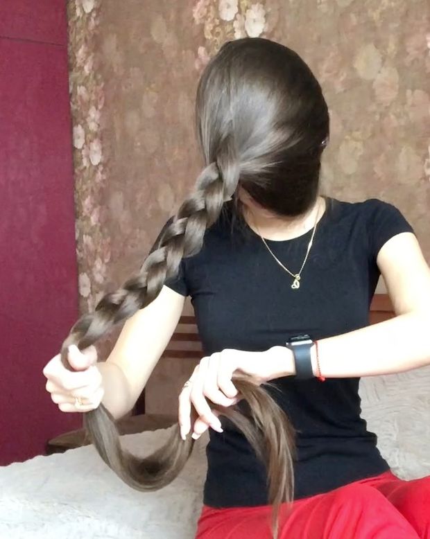 VIDEO - Super soft bundrops in front of her face