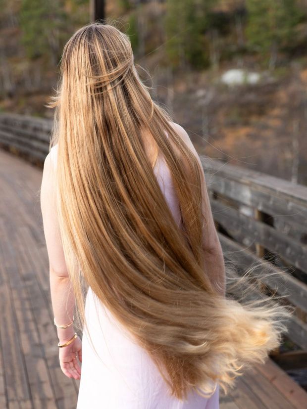 PHOTO SET - Princess Rapunzel by the train station (part 1) photoshoot