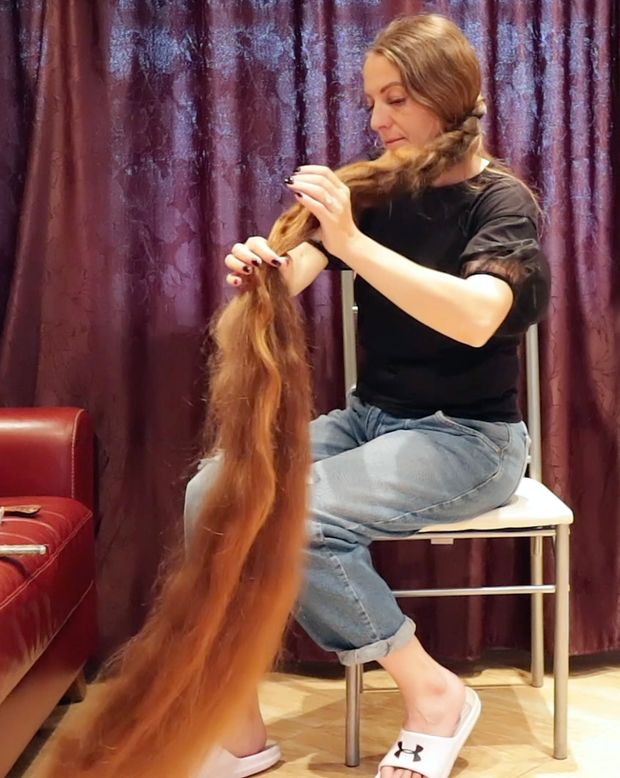 VIDEO - From a massive braid to a very massive mane