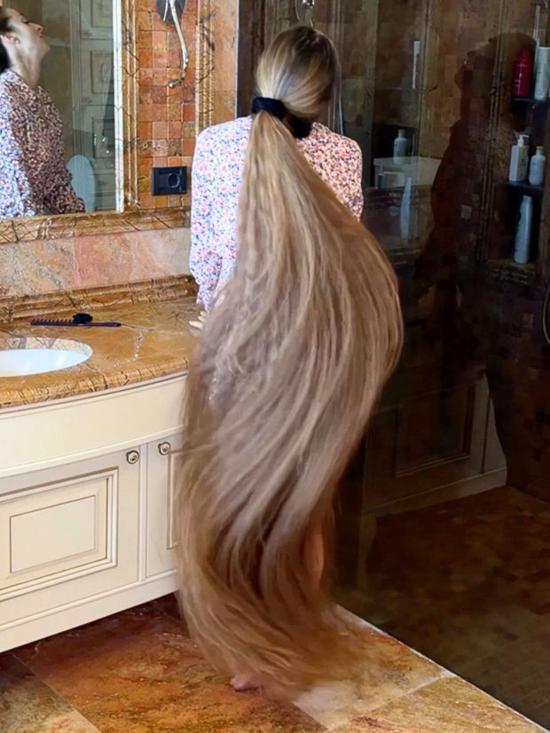 VIDEO - Extreme super thick and long hair