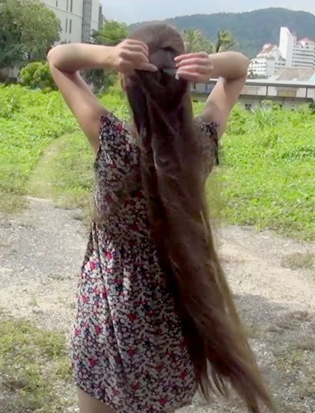 VIDEO - From a big braid to a big mane
