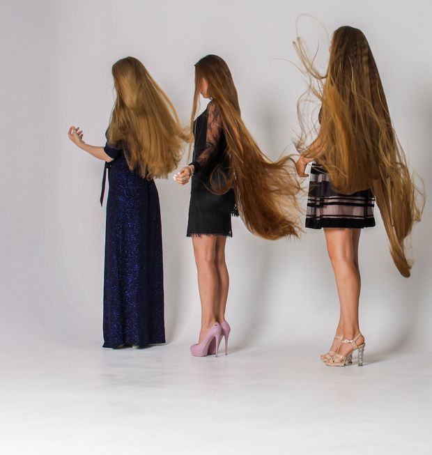 PHOTO SET - Triple long hair in motion photoshoot