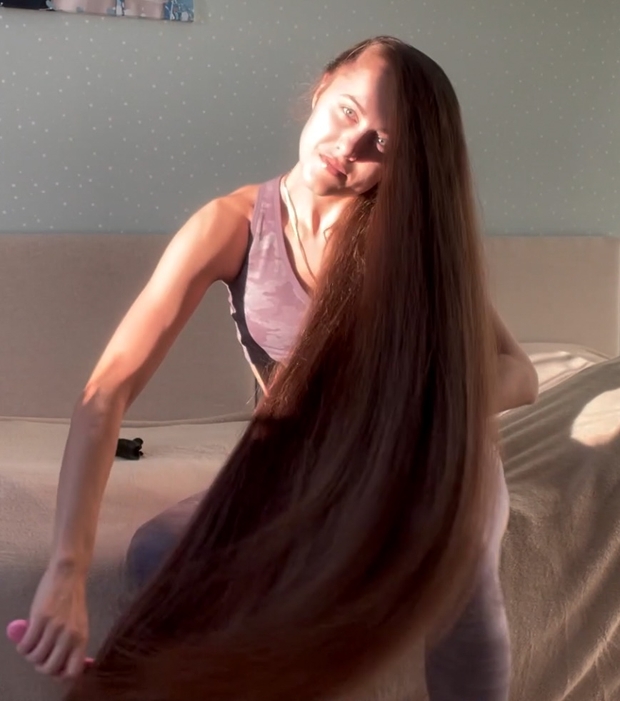 VIDEO - Kristina&#x27;s hair display show