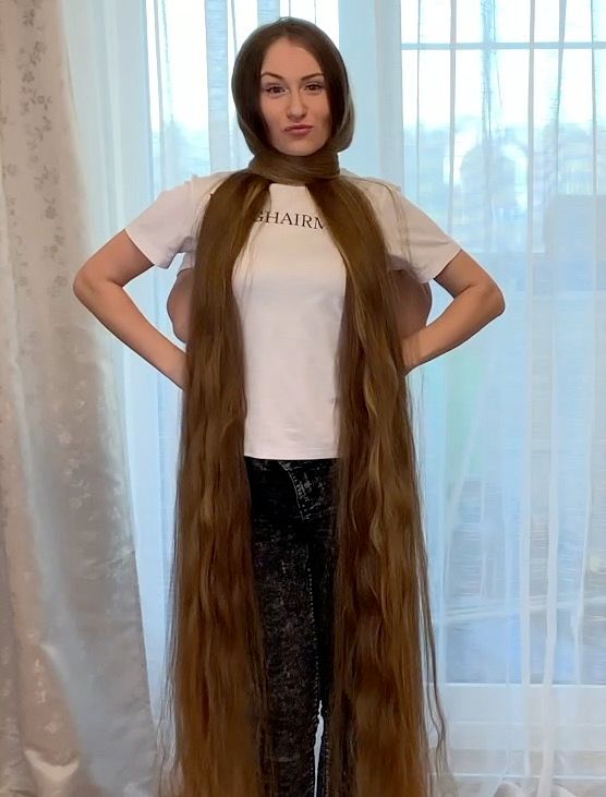 VIDEO - Two sisters with a lot of hair