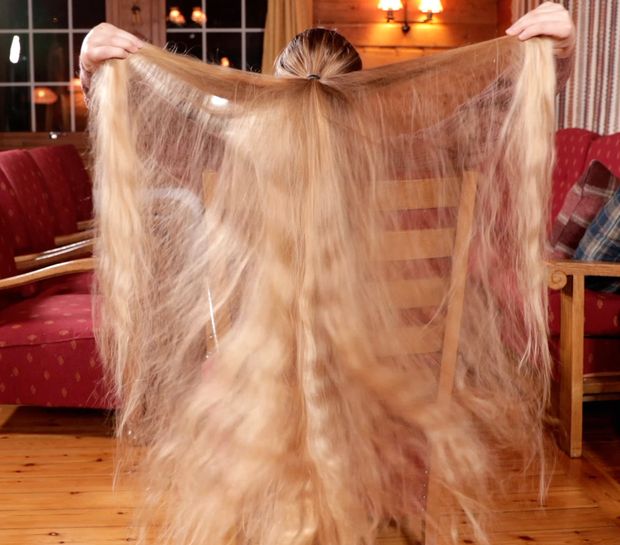 VIDEO - Perfect wavy ponytail sliding