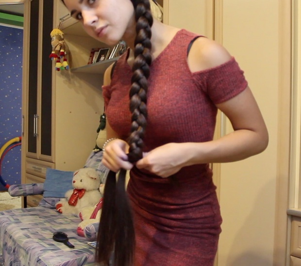 VIDEO - Lovely silk and red dress