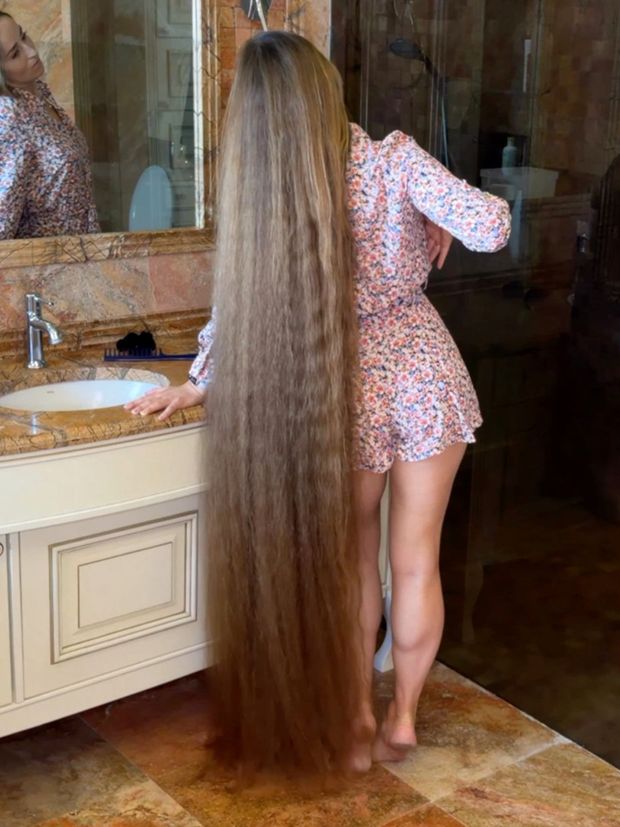 VIDEO - Extreme super thick and long hair