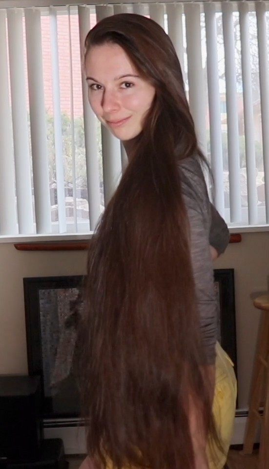 VIDEO - Antonia in her living room