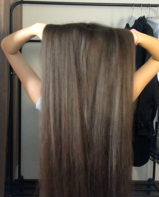 VIDEO - A silky, long, dark mane