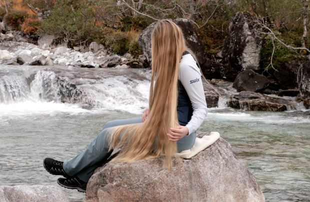 VIDEO - A walk to the mountain river