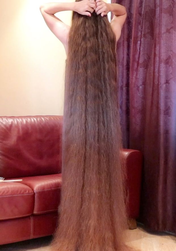 VIDEO - Rapunzel getting ready for the evening