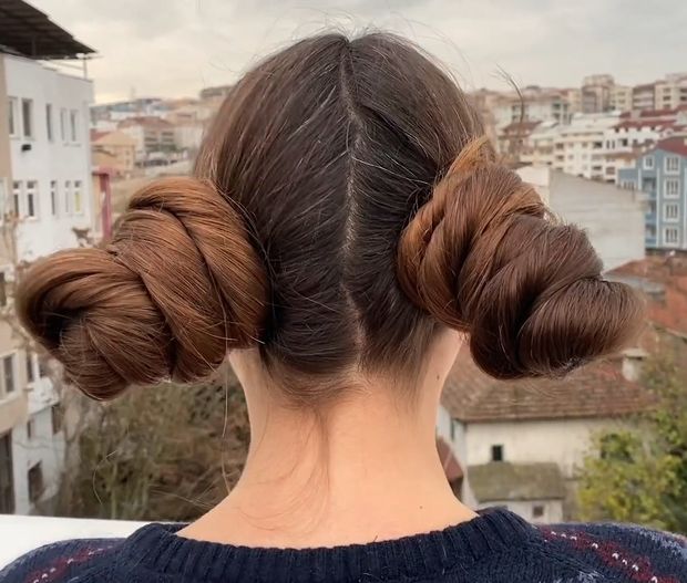 VIDEO - The girl with the huge buns