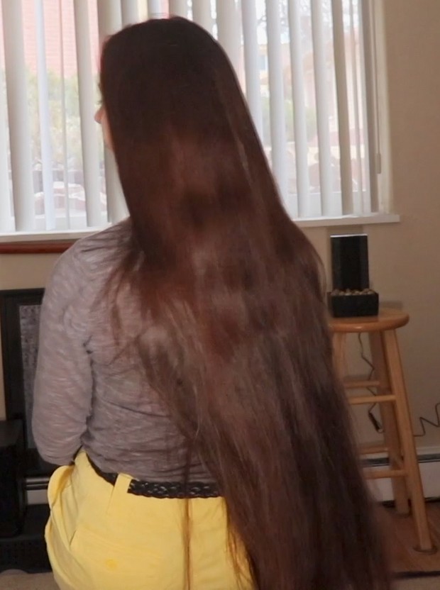 VIDEO - Antonia in her living room