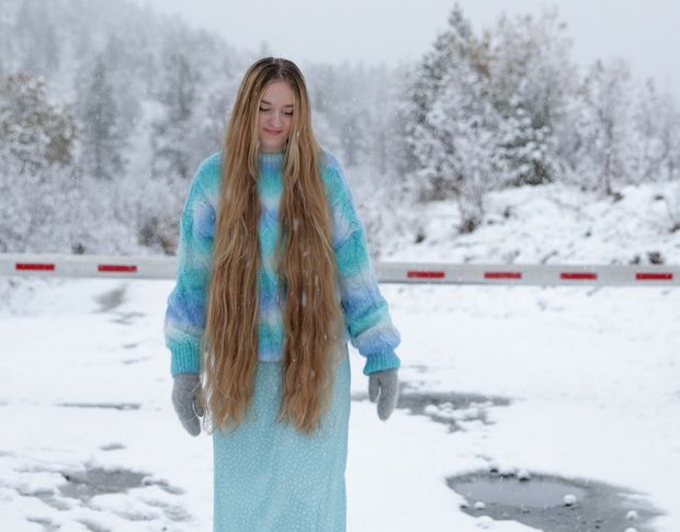 VIDEO - Rapunzel&#x27;s winter walk 2