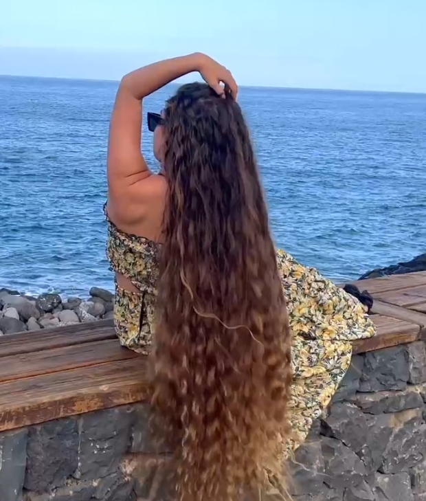 VIDEO - Natalia&#x27;s beautiful hair show by the sea
