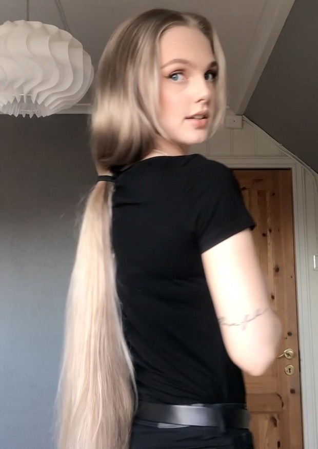 VIDEO - Victoria&#x27;s ponytail
