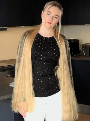 VIDEO - Ponytails and buns display