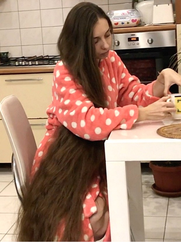 VIDEO - Rapunzel at home