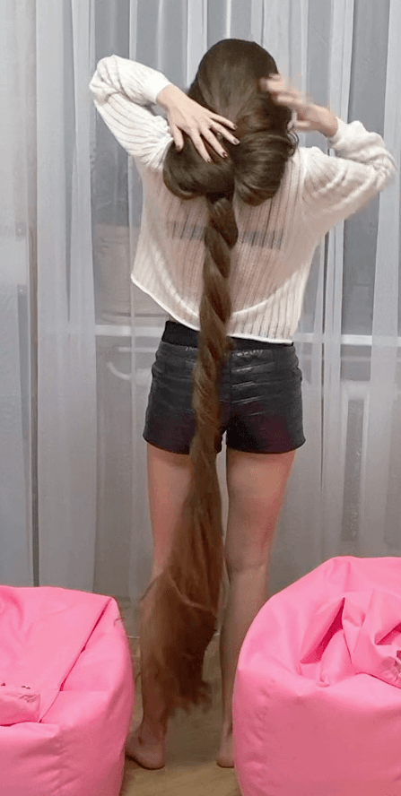 VIDEO - Endless fun with endless hair