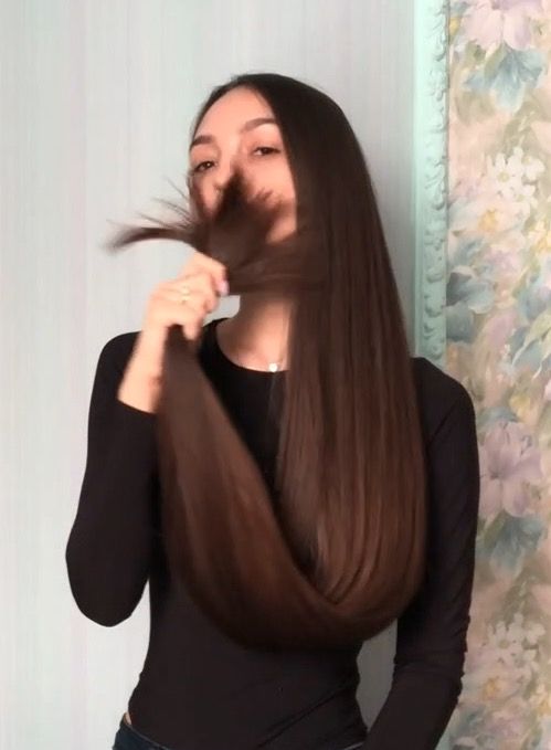 VIDEO - Alina&#x27;s long hair covering and smelling