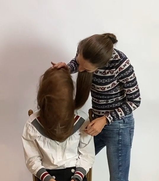 VIDEO - Extreme floor length hair play with friend