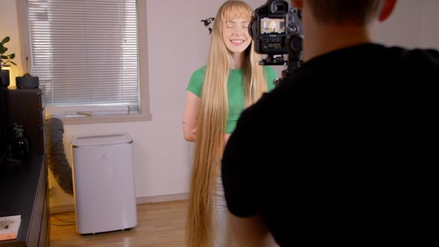 VIDEO - Very beautiful hair display BTS