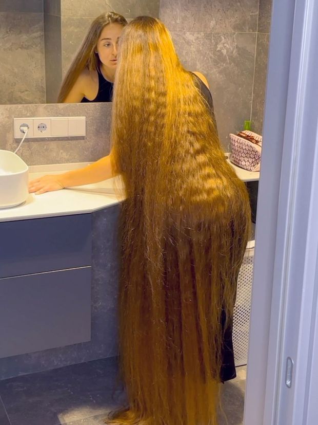 VIDEO - Enormous hair deluxe