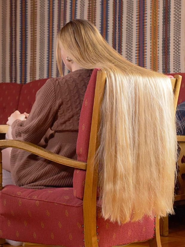 VIDEO - Massive blonde hair sliding and bundrops